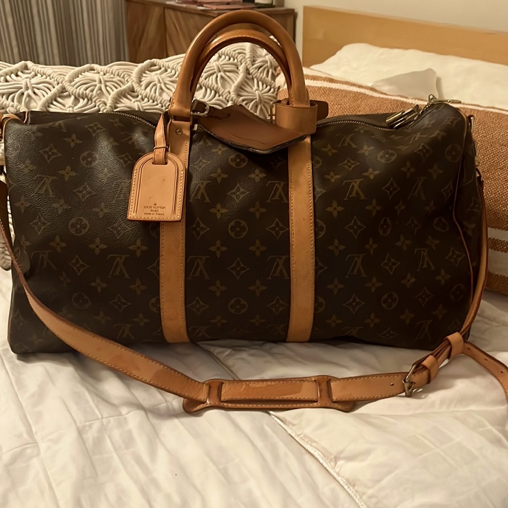 Louis Vuttion Authentic Travel Vacation Bag. Slight Marks Excellently Condition!